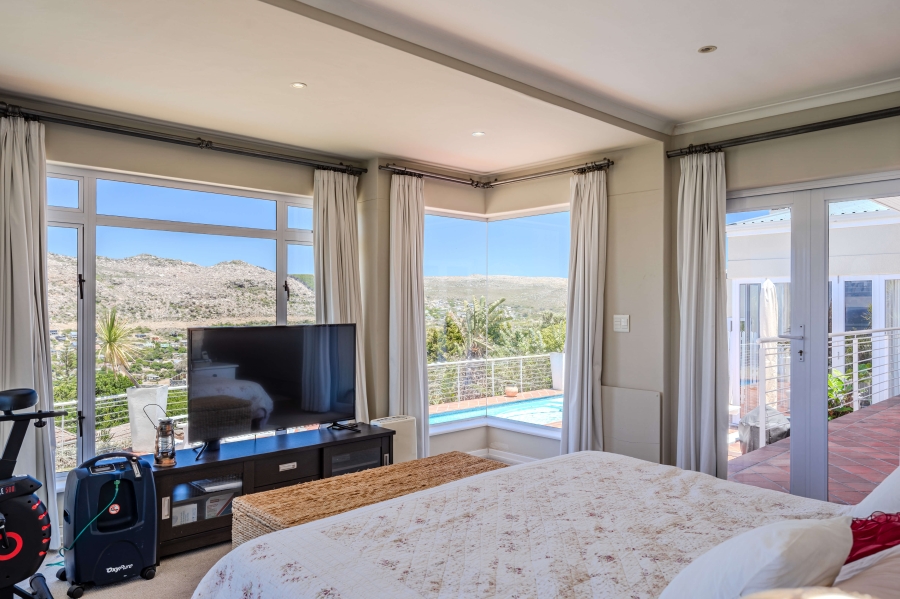 4 Bedroom Property for Sale in Glencairn Heights Western Cape